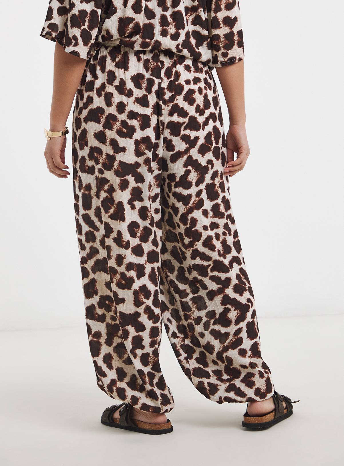 SIMPLY BE Leopard Crinkle Balloon Trouser 32 - Image 2